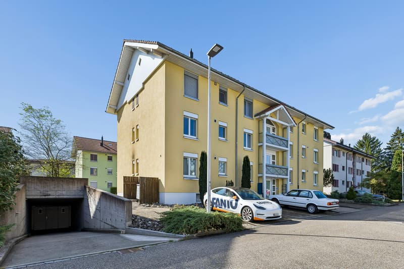 4.5-Zimmer-Wohnung mit Cheminée und drei Parkplätzen (13)