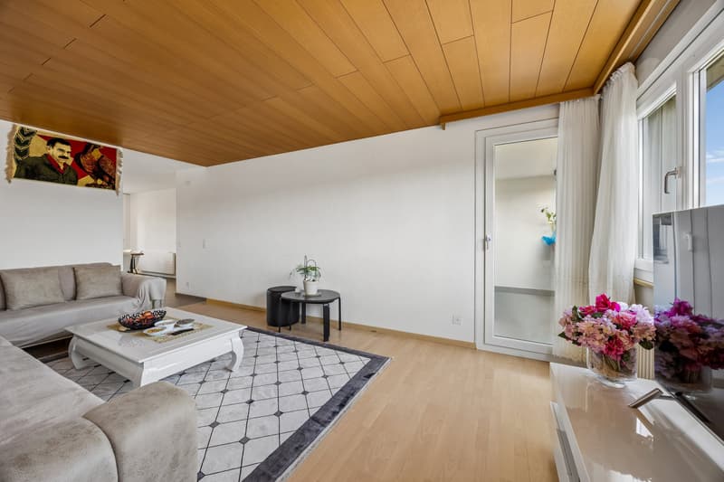 Attraktive 4.5-Zimmer-Wohnung im obersten Geschoss mit Lift und neuer Küche (5)