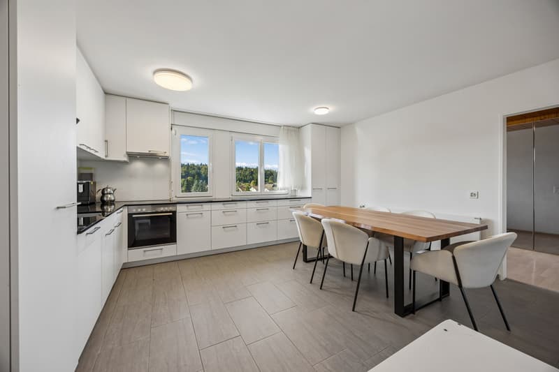 Attraktive 4.5-Zimmer-Wohnung im obersten Geschoss mit Lift und neuer Küche (2)