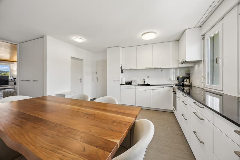 Attraktive 4.5-Zimmer-Wohnung im obersten Geschoss mit Lift und neuer Küche (3)