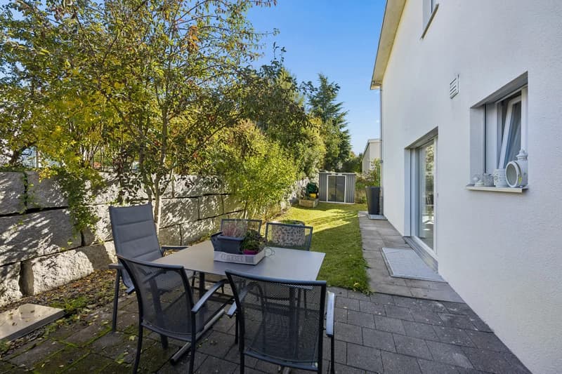 Teich, Steg & Palme: Familienhaus mit Ferien-Garten in Menziken (11)