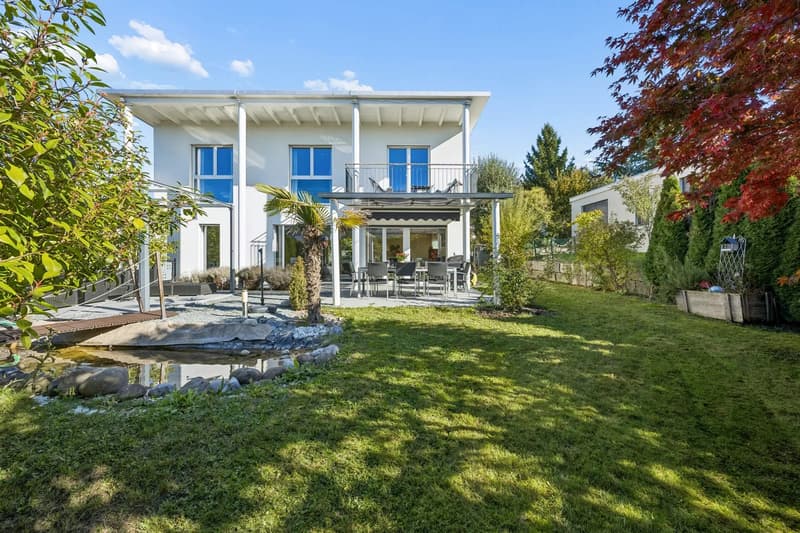 Teich, Steg & Palme: Familienhaus mit Ferien-Garten in Menziken (12)