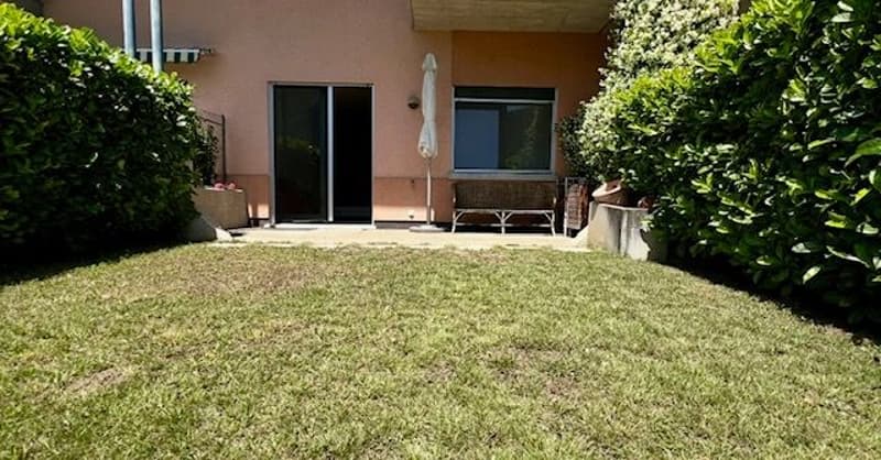 Villetta a schiera vista lago con giardino privato (7)