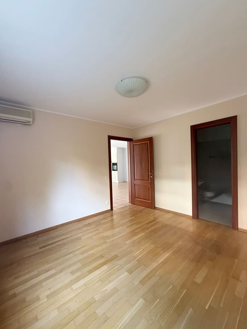 Elegante appartamento di 2,5locali immerso nel verde (5)