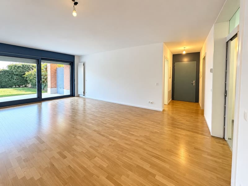 Spazioso e luminoso appartamento di 4.5 locali con terrazzo e giardino privato (5)
