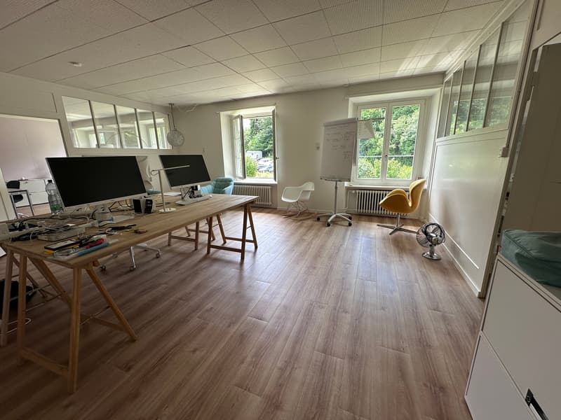 Helles, voll ausgestattetes Büro mit schönem Parkett (1)