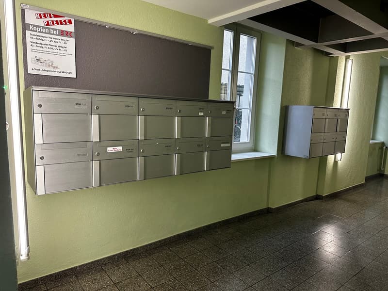 Helles, voll ausgestattetes Büro mit schönem Parkett (14)