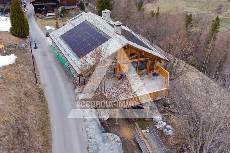 Chalet de caractère rénové avec deux appartements – fort potentiel (2)