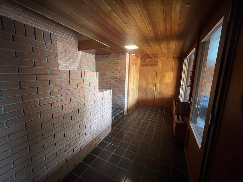 Maison d'architecte imposante avec grand environnement (5)