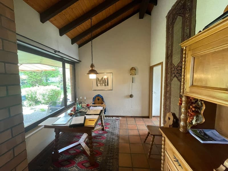 Stilvoller 5.5 Zimmer-Bungalow mit charmantem Garten und Garage (5)