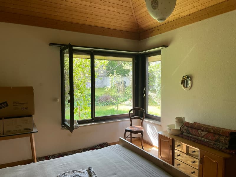 Stilvoller 5.5 Zimmer-Bungalow mit charmantem Garten und Garage (7)