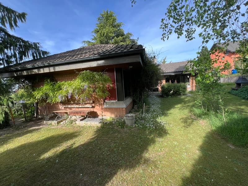 Stilvoller 5.5 Zimmer-Bungalow mit charmantem Garten und Garage (3)
