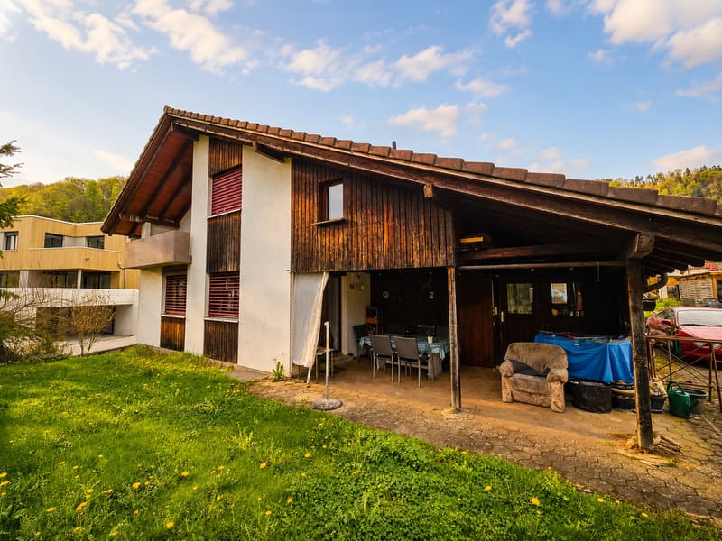 Freistehendes Einfamilienhaus mit angebautem Carport / Geräteschuppen (2)