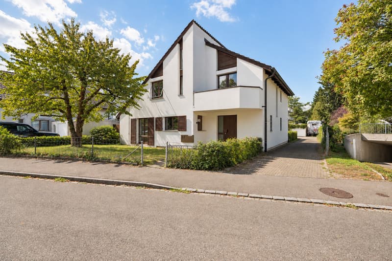 6.5 Zimmer Einfamilienhaus mit Garten und Pool (10)