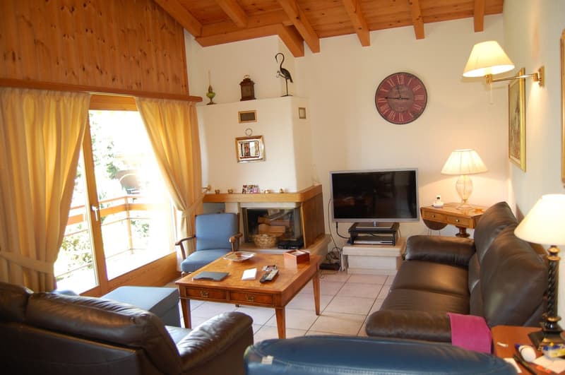 Chalet de caractère 6.5 pièces à Crans – Vue imprenable et cadre alpin exceptionnel (2)