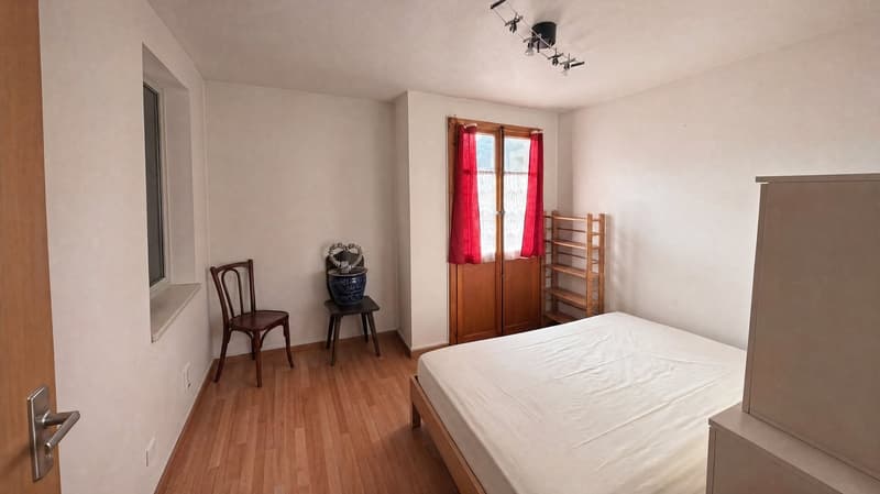Charmant appartement de 4 pièces dans un bâtiment historique à Noës (6)
