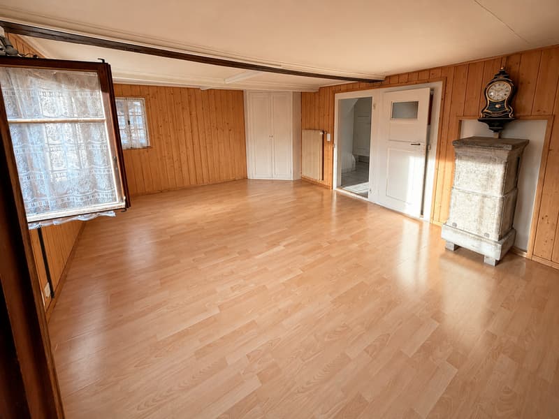 Charmant appartement de 4 pièces dans un bâtiment historique à Noës (5)