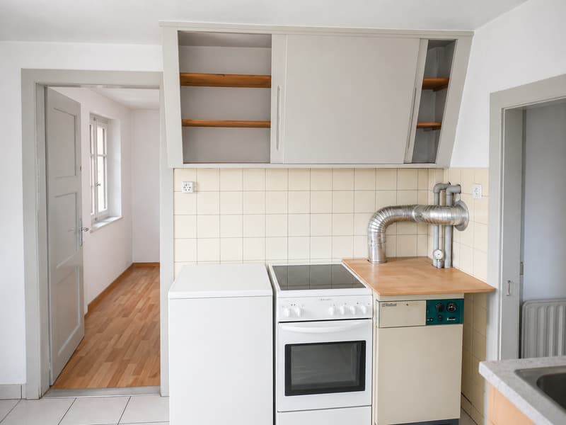 Charmant appartement de 4 pièces dans un bâtiment historique à Noës (3)