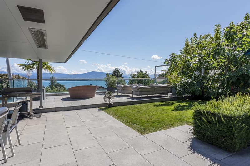 Superbe propriété avec vue lac exceptionnelle ! (2)
