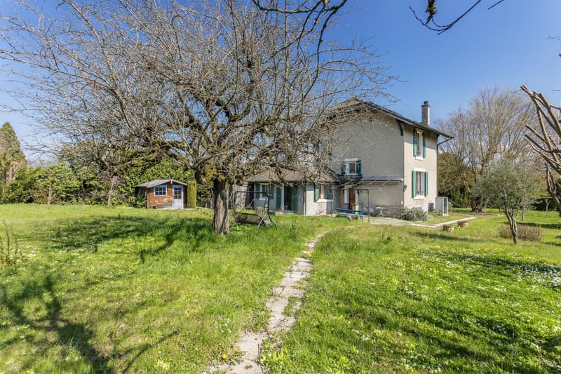 En exclusivité - Charmante propriété familiale avec dépendance, dans un écrin de verdure à Mies (11)
