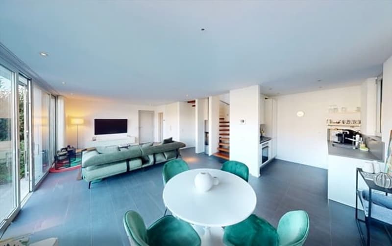 Elegantes Wohnhaus mit Seesicht und Terrasse (10)