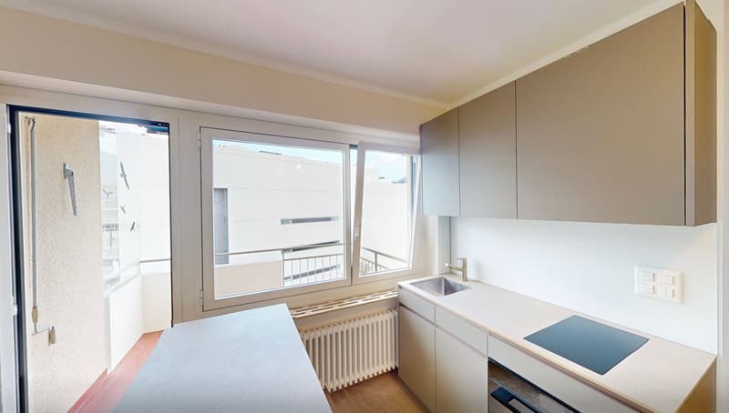 Topmodernes Attika-Studio mit Seesicht und Parkplatz (3)