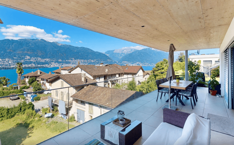 4.5-Zi.-Terrassenwohnung mit privatem Garten und Pool (2)