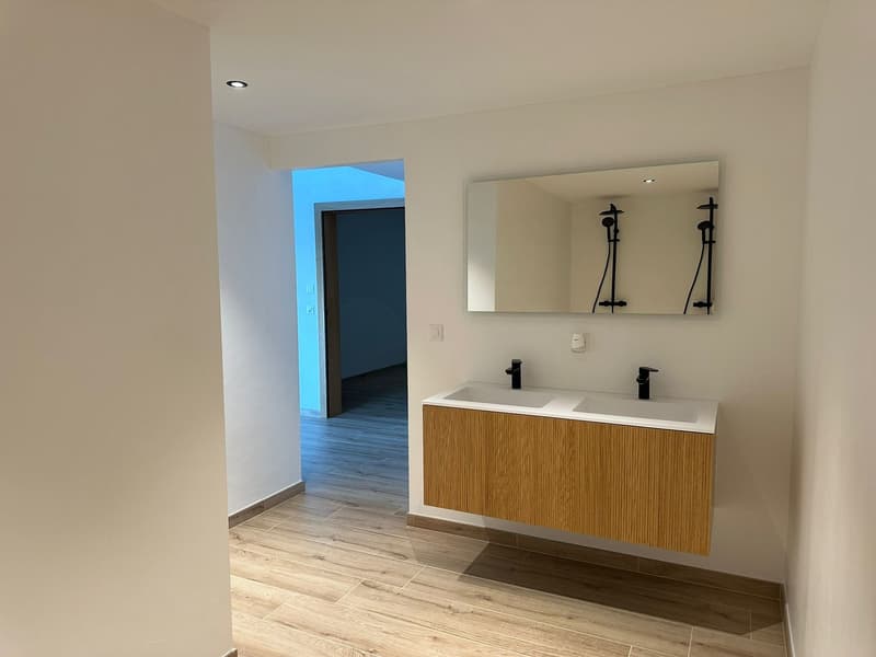 Exklusives Neubau-Chalet mit atemberaubendem Ausblick in Crans-Montana (34)