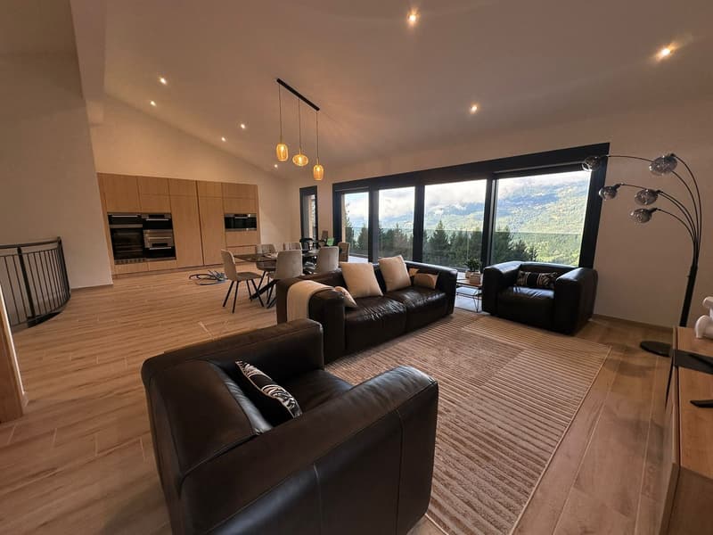 Exklusives Neubau-Chalet mit atemberaubendem Ausblick in Crans-Montana (1)