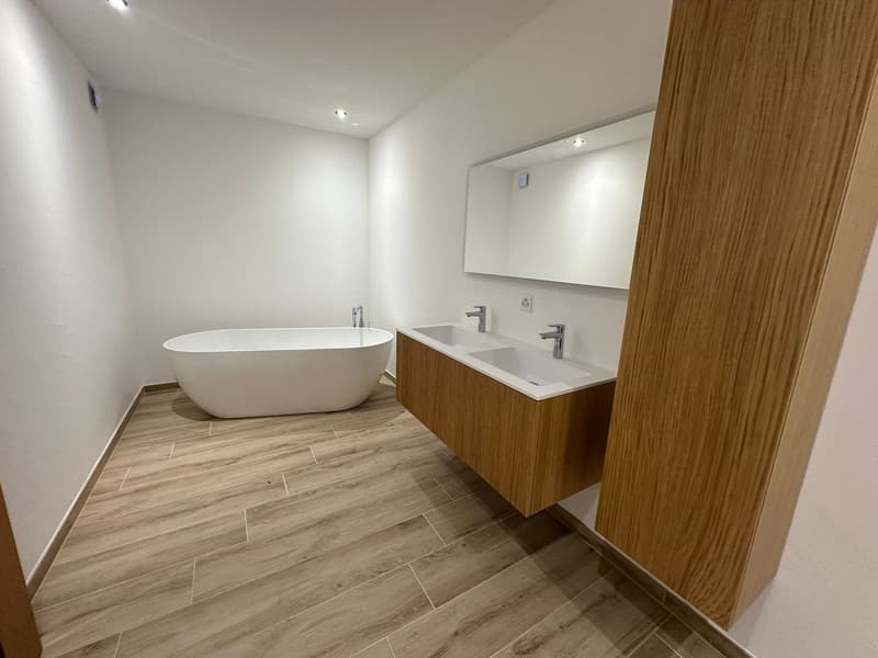 Exklusives Neubau-Chalet mit atemberaubendem Ausblick in Crans-Montana (37)