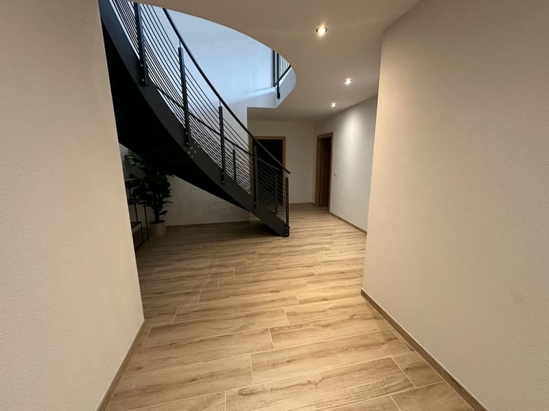 Exklusives Neubau-Chalet mit atemberaubendem Ausblick in Crans-Montana (3)