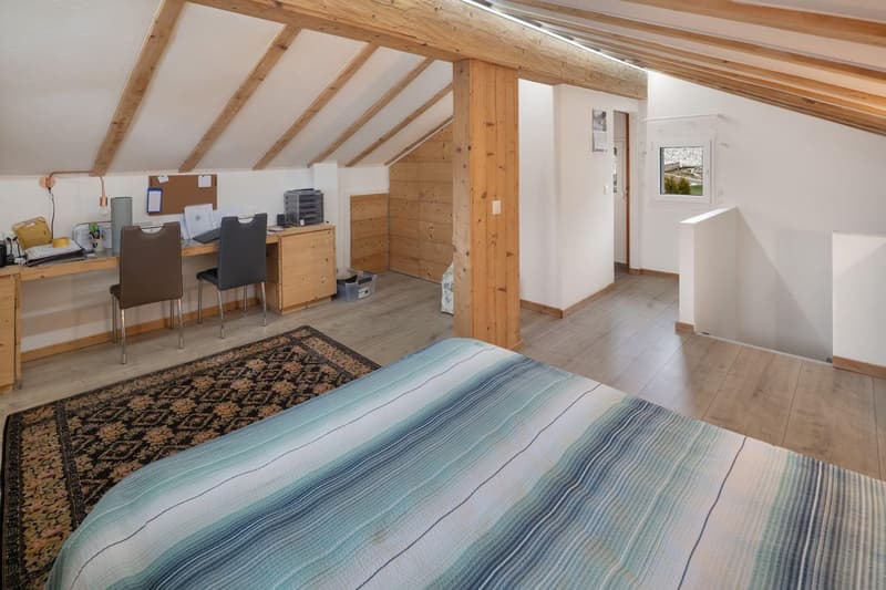 Charmantes 4.5-Zimmer-Chalet in Lens – Vollständig renoviert mit herrlicher Aussicht (4)
