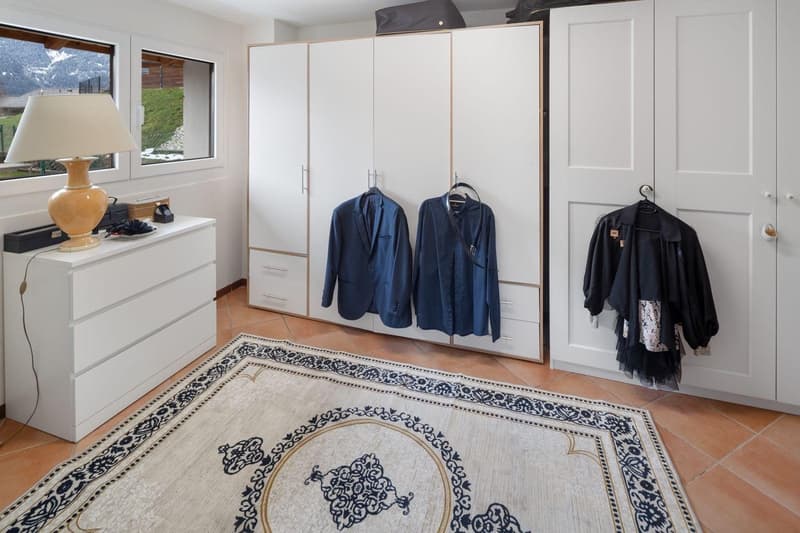 Charmantes 4.5-Zimmer-Chalet in Lens – Vollständig renoviert mit herrlicher Aussicht (10)