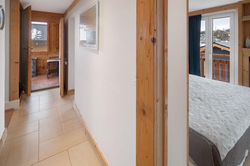 Charmantes 4.5-Zimmer-Chalet in Lens – Vollständig renoviert mit herrlicher Aussicht (8)