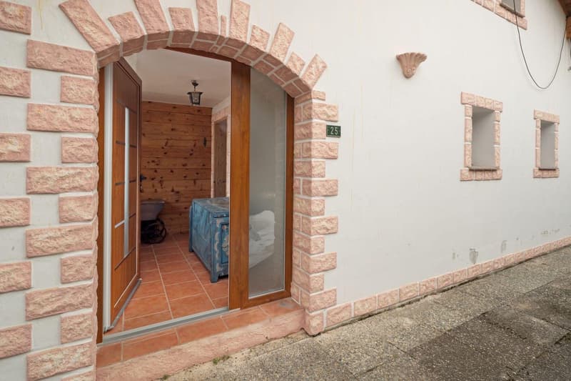 Charmantes 4.5-Zimmer-Chalet in Lens – Vollständig renoviert mit herrlicher Aussicht (6)