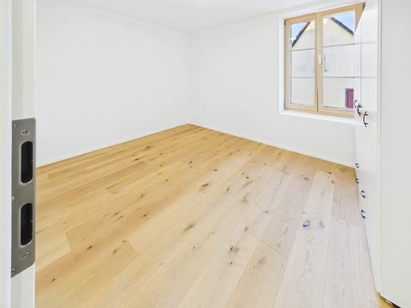 Charmante 2.5-Zimmer-Wohnung in ruhiger Lage in Hofstetten-Flüh (2)