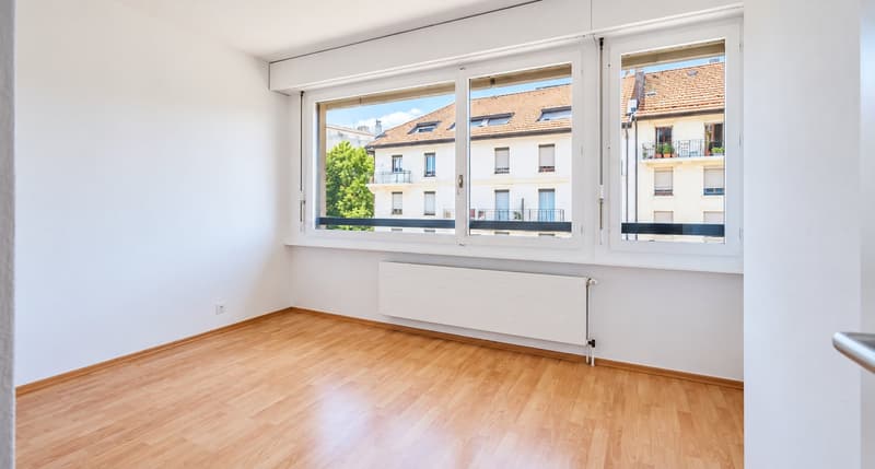 Charmante 4-Zimmer-Wohnung mit Balkon und schöner Aussicht in Birsfelden (2)