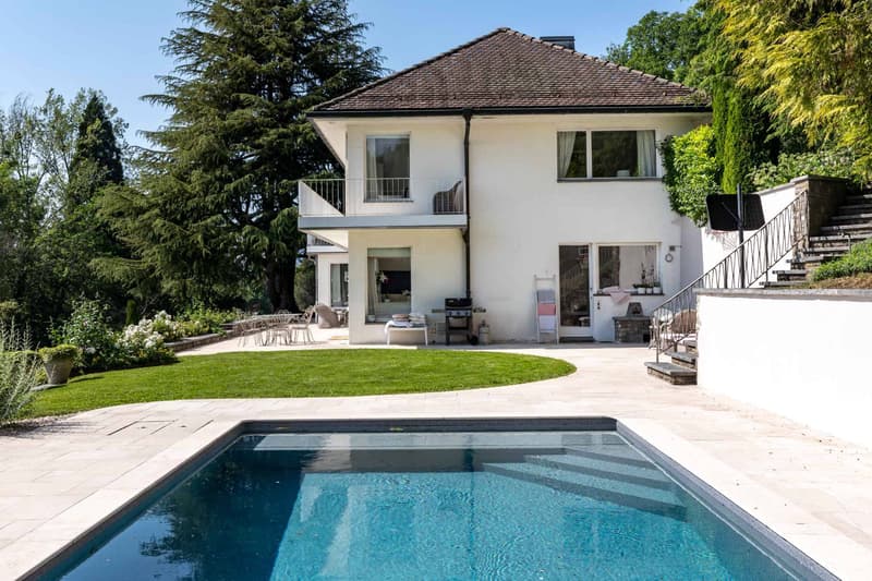 Extérieurs avec piscine