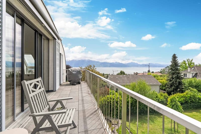 Attique d'exception avec vue panoramique sur le lac Léman (9)