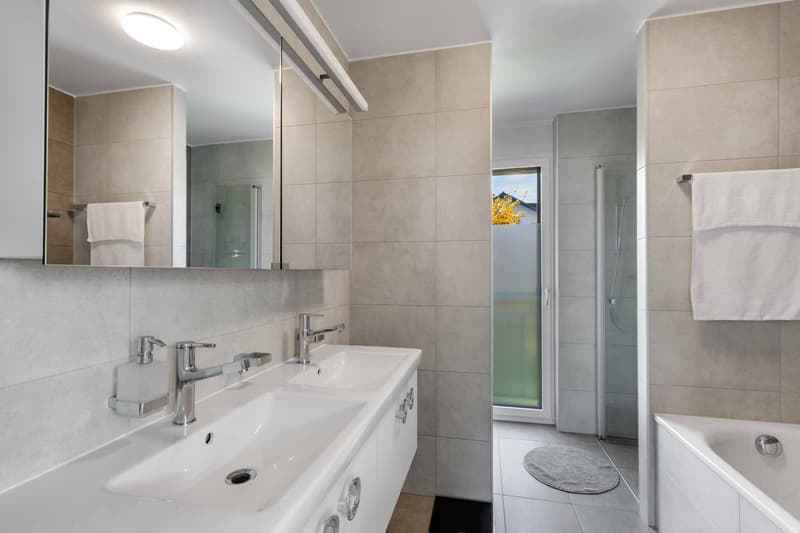 Salle de bains de la chambre parentale