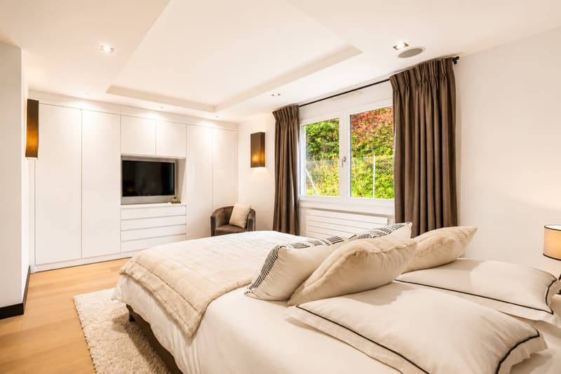 Chambre à coucher avec salle de bains en suite