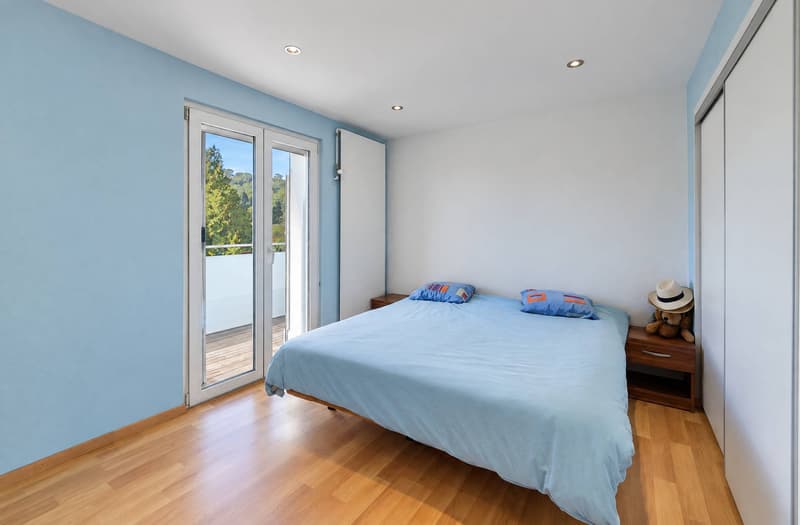 Chambre avec accès au balcon