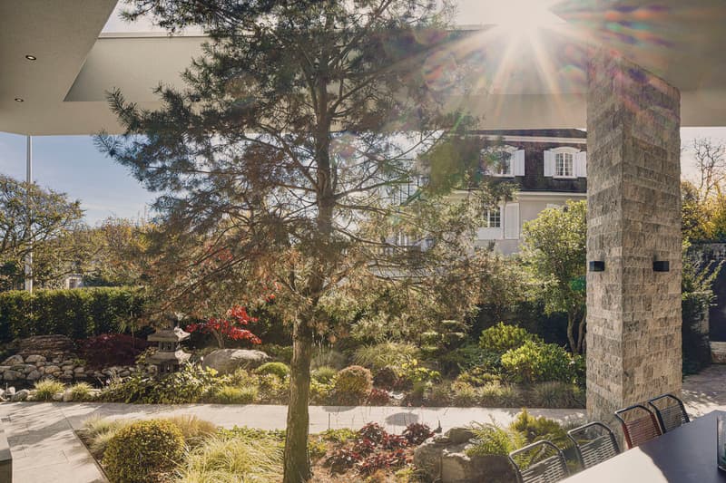 Il giardino interno - Una casa di pietra, luce e acqua. (11)
