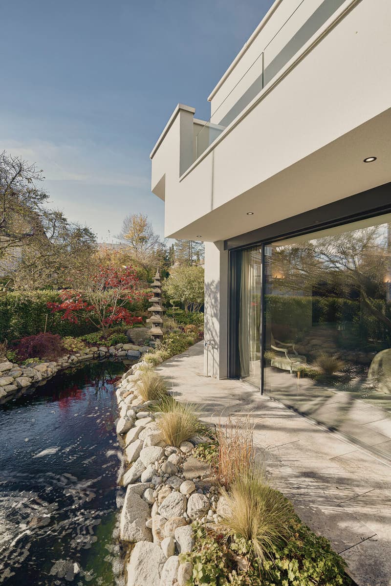 Il giardino interno - Una casa di pietra, luce e acqua. (10)