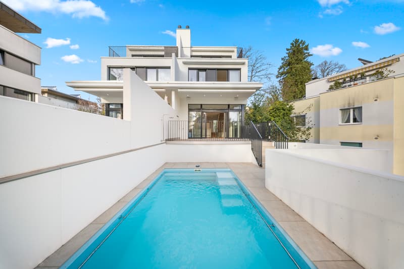 Exklusives Terrassenhaus mit Pool, Lift & Einliegerwohnung in Riehen (1)
