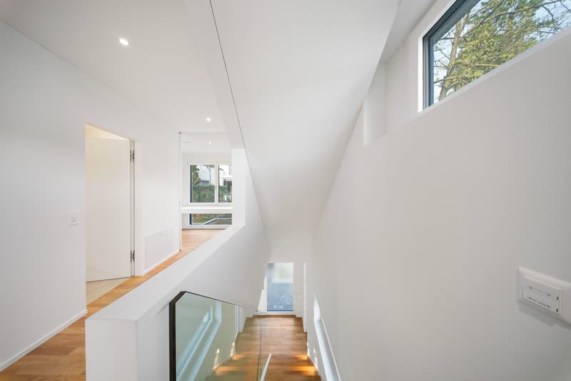 Exklusives Terrassenhaus mit Pool, Lift & Einliegerwohnung in Riehen (5)
