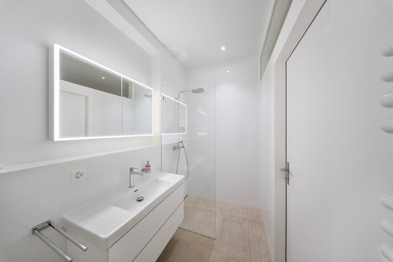 Exklusives Terrassenhaus mit Pool, Lift & Einliegerwohnung in Riehen (11)