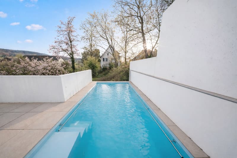 Exklusives Terrassenhaus mit Pool, Lift & Einliegerwohnung in Riehen (9)