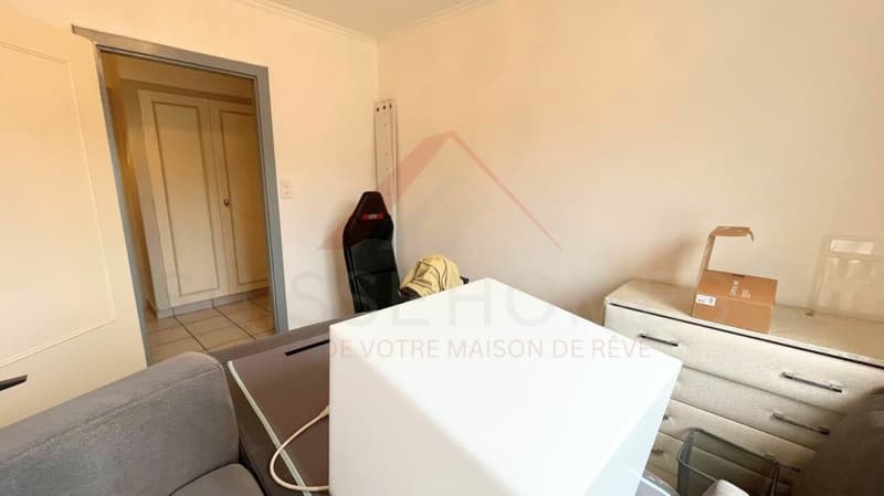 Le Locle - Appartement 3.5 pièces avec balcon, luminosité et beau potentiel (9)