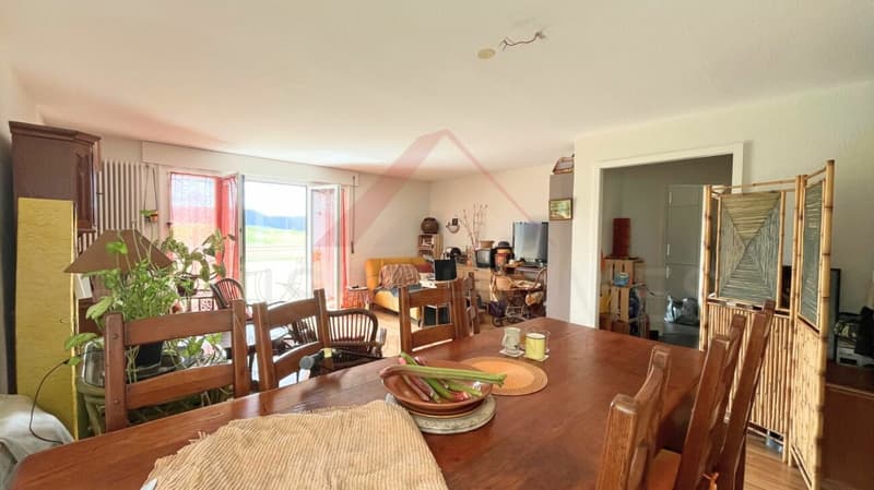Appartement 3.5 pièces avec loggia et vue sur la vallée au Locle (4)